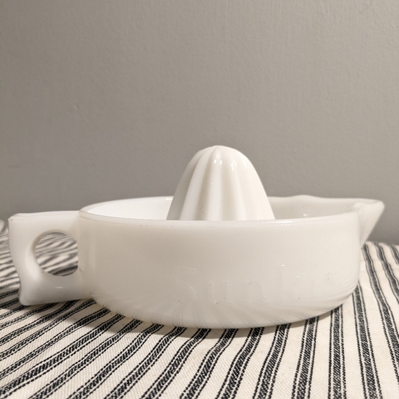 Vintage‎ SUNKIST fruit juicer milk glass - Picture 1 of 13